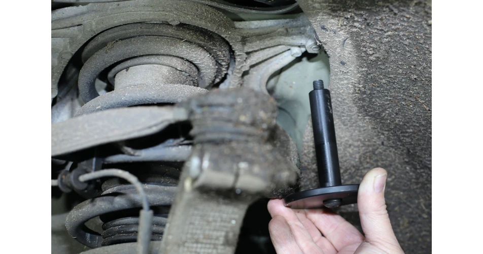 Specialist Tesla suspension set-up gauges from Laser Tools