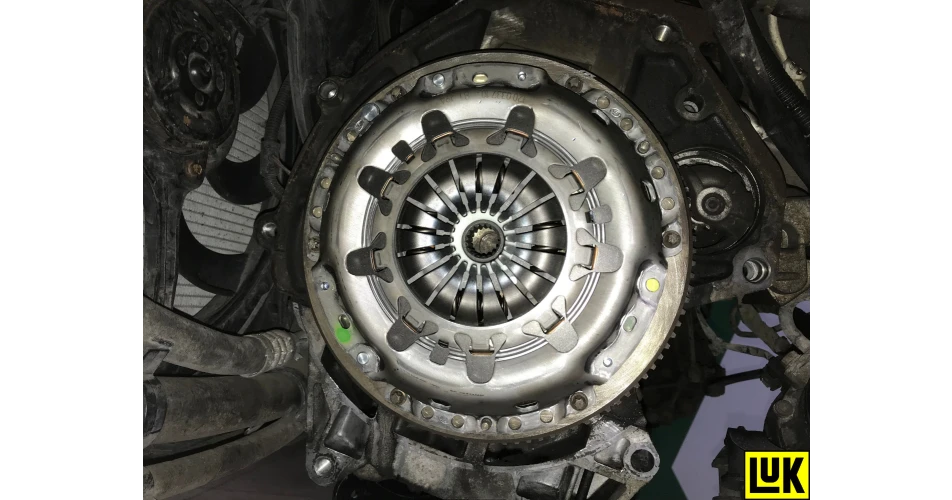 Clutch Replacement - 2008 Mini One (R52)