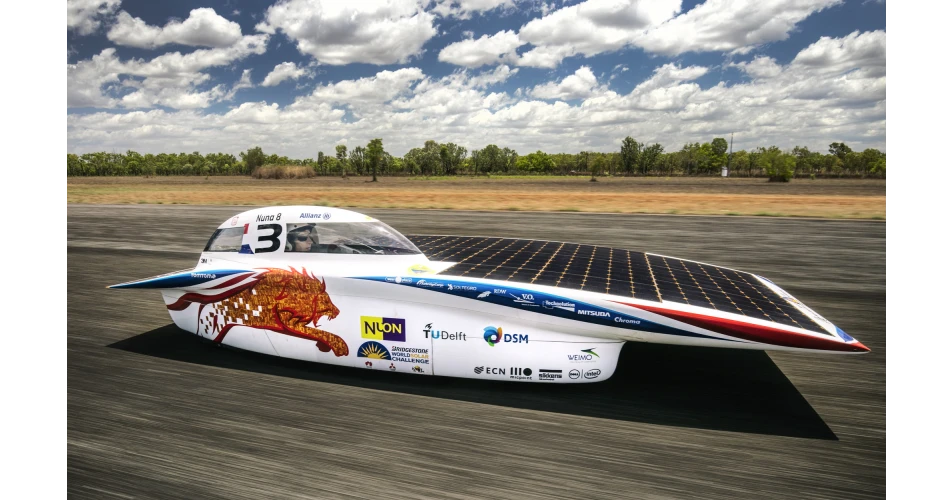 AkzoNobel-supported team wins solar-powered challenge<br />
