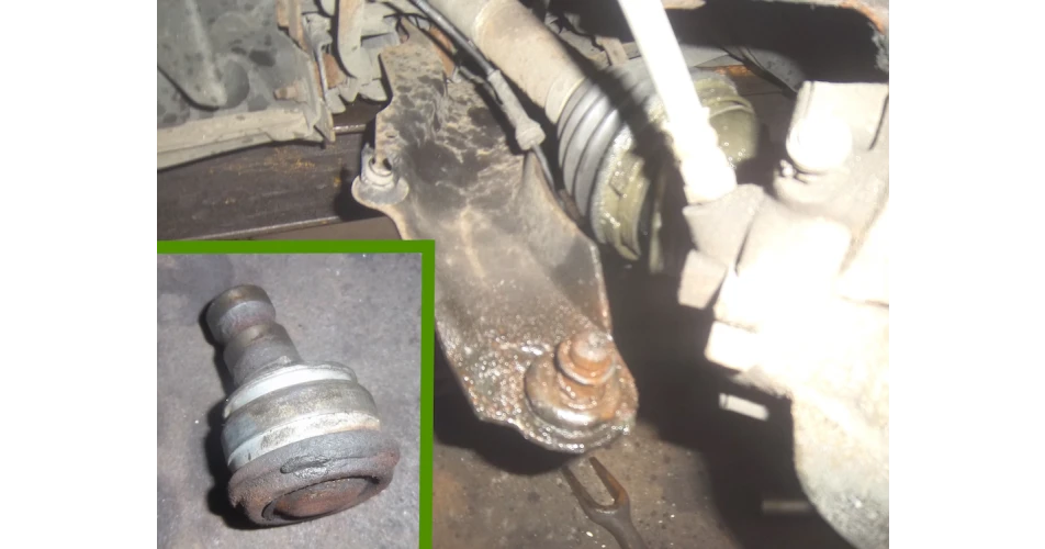 Renault Scenic- Lower swivel change