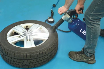 Powerful compressed-air tyre bead seater from Laser Tools