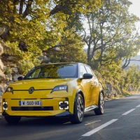 Renault 5 E-Tech lifts the International Car of the Year award